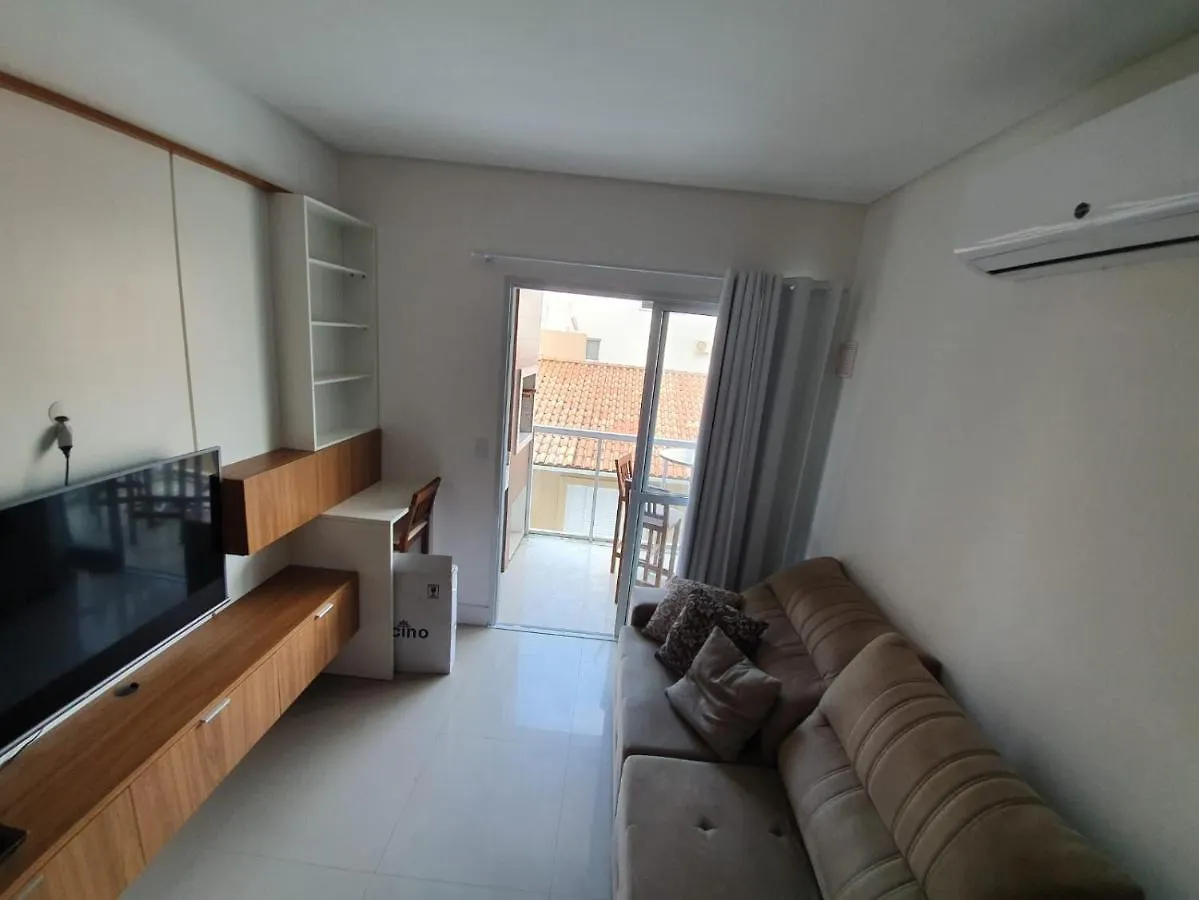 Apartamento Apto na praia de Palmas, próximo ao mar, climatizado e com piscina Governador Celso Ramos