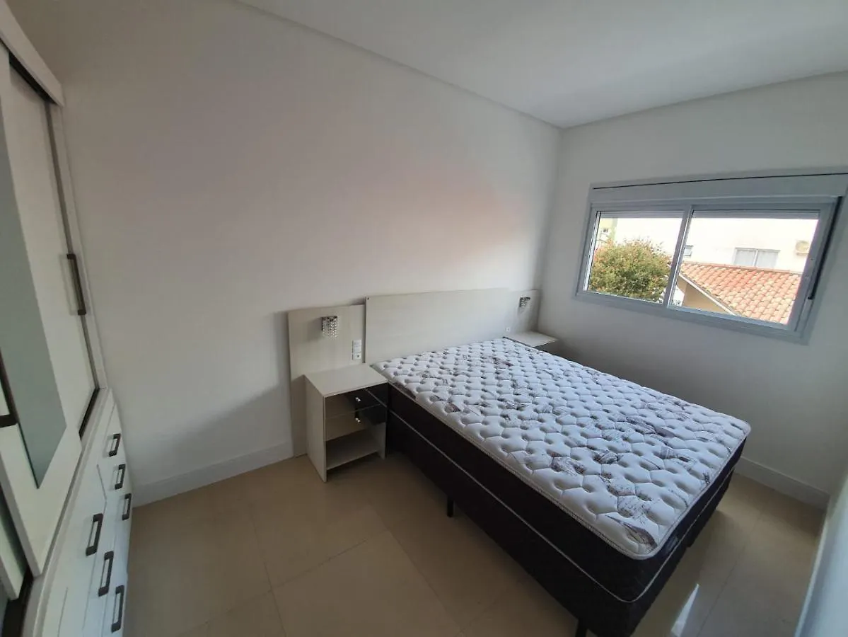 Apartamento Apto na praia de Palmas, próximo ao mar, climatizado e com piscina Governador Celso Ramos Brasil